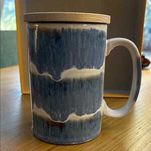 Meritage traveling Blue Ceramic Mug with fitted Wooden Lid like new great gift